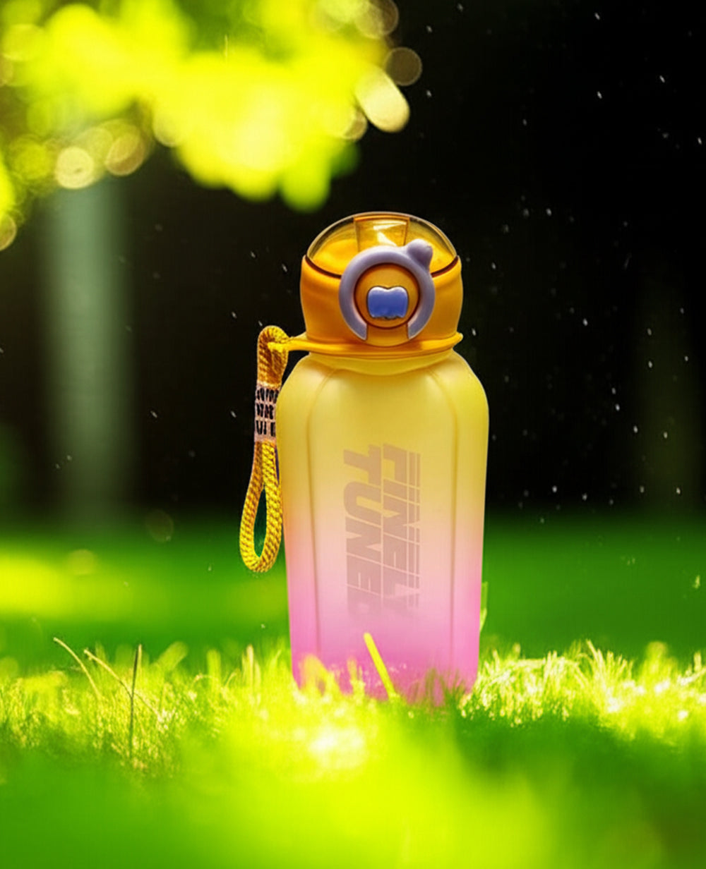 Water bottle + finely tuned premium design

Water bottle + modern lifestyle hydration