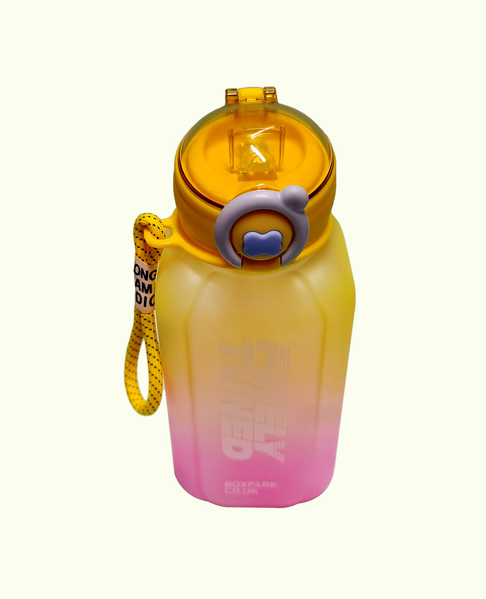 Smart water bottle + modern minimal design

Smart water bottle + daily hydration tracking style