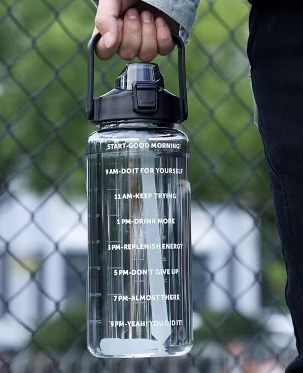 Water bottle with straw + easy sip design

Water bottle with straw + spill-controlled drinking